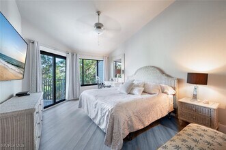 27113 Oakwood Lake Dr in Bonita Springs, FL - Building Photo - Building Photo