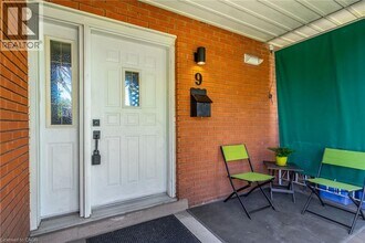 9 Dianne Ct in Hamilton, ON - Building Photo - Building Photo