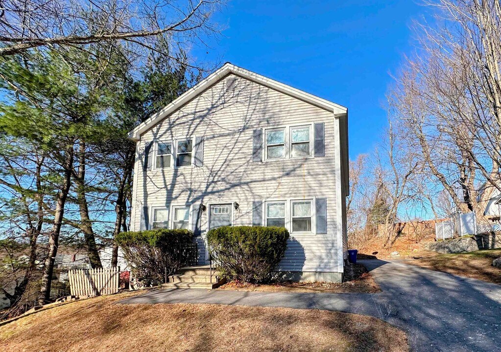 33 Elwood Ave in Manchester, NH - Building Photo