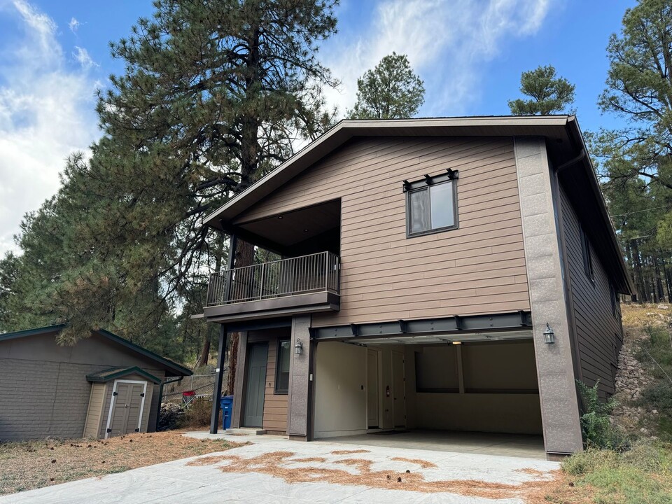 712 E Zuni Dr in Flagstaff, AZ - Foto de edificio