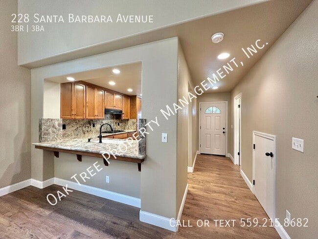 228 Santa Barbara Ave in Sanger, CA - Building Photo - Building Photo