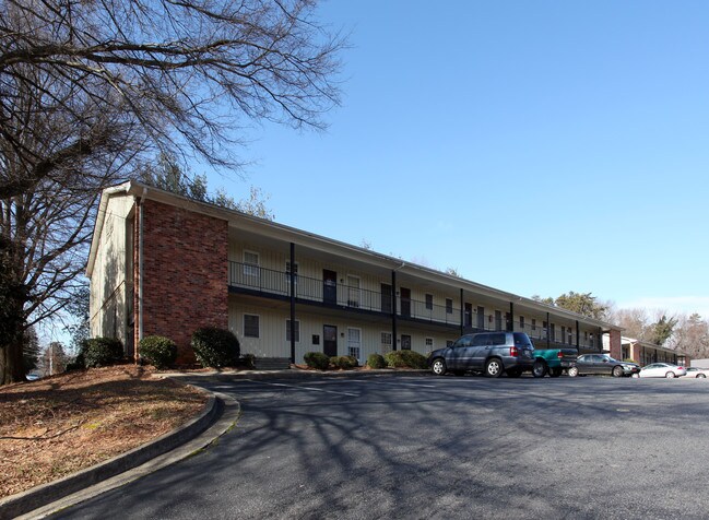 Station On Pineview in Kernersville, NC - Foto de edificio - Building Photo