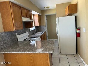 11275 Pebble Hills Blvd in El Paso, TX - Building Photo - Building Photo