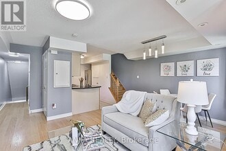 316 John St. in Markham, ON - Building Photo - Building Photo