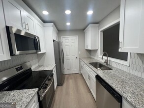 5961 Sherwood Trace in Stonecrest, GA - Building Photo - Building Photo