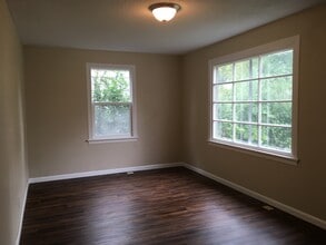 213 1st Ave E in West Fargo, ND - Foto de edificio - Building Photo
