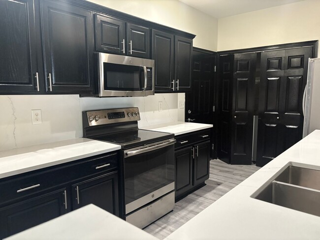 property at 3838 Thornhill Dr