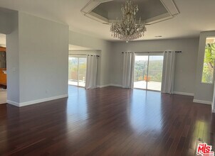 911 Teakwood Rd in Los Angeles, CA - Building Photo - Building Photo