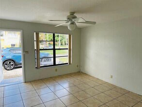 521 SW 9th St in Hallandale Beach, FL - Building Photo - Building Photo