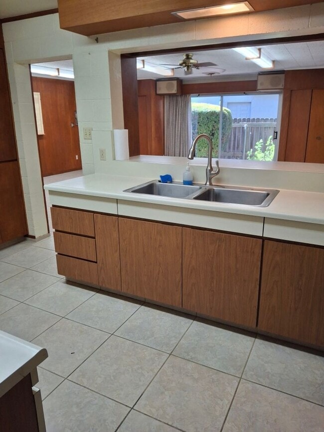 4500 Hillview Way in Sacramento, CA - Building Photo - Building Photo