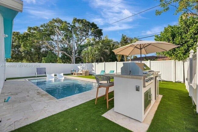 1319 SW 30th St in Fort Lauderdale, FL - Foto de edificio - Building Photo