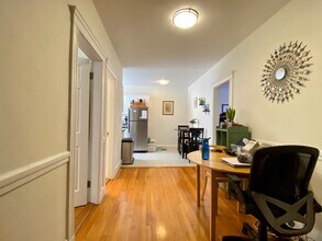 1863 Commonwealth Ave, Unit 51 in Boston, MA - Foto de edificio - Building Photo