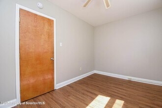 1225 1/2 S Irving Ave in Scranton, PA - Building Photo - Building Photo