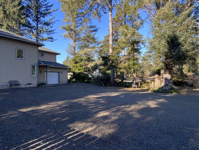 799 Copalis Ave NE in Ocean Shores, WA - Building Photo - Building Photo