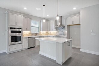 10002 Brown Burrow St in Orlando, FL - Building Photo - Building Photo