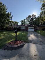 2112 Campbell Dr in Champaign, IL - Building Photo