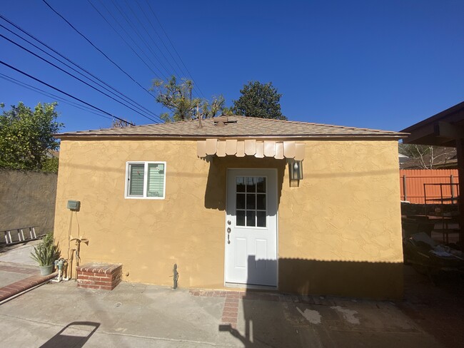 property at 2425 N Parish Pl