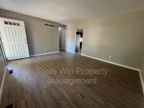 11923 San Andres Dr in St. Louis, MO - Foto de edificio - Building Photo