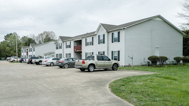 Hidden Valley Apartments in Lawrenceburg, TN - Building Photo - Building Photo