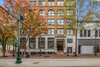 10 N Main St in Memphis, TN - Building Photo - Building Photo
