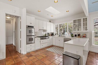 1600 Forest Trail in Austin, TX - Building Photo - Building Photo