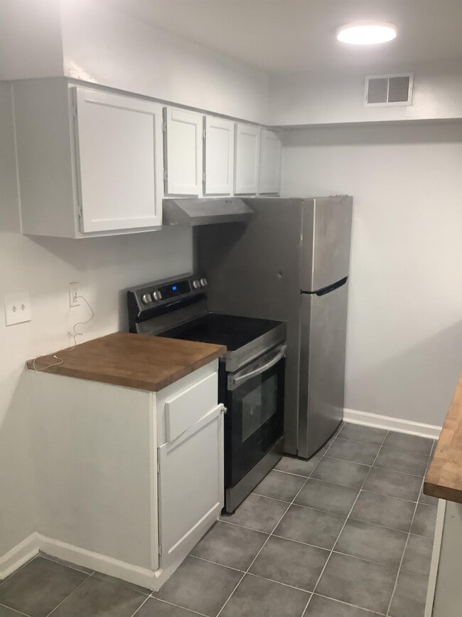 213 Camelot Dr in College Park, GA - Building Photo - Building Photo