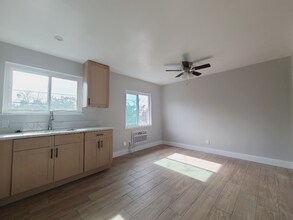 14248 Gilmore St, Unit 7 in Los Angeles, CA - Building Photo - Building Photo