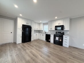 52871 N Zacharias Ct, Unit 10C in Chesterfield, MI - Building Photo - Building Photo