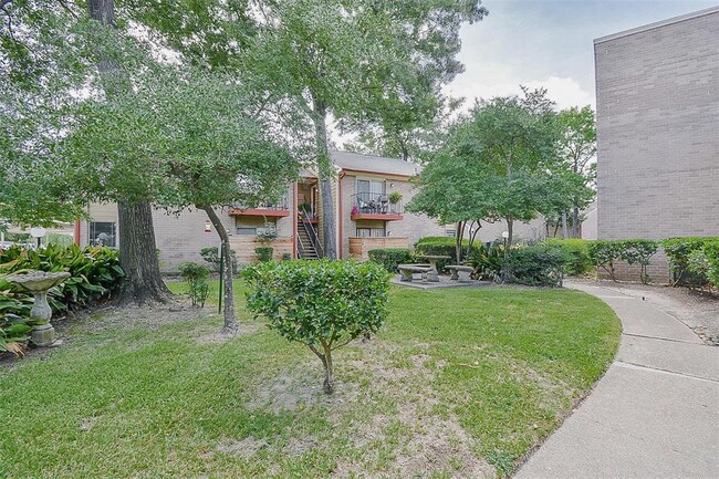 12955 Woodforest Blvd in Houston, TX - Building Photo - Building Photo