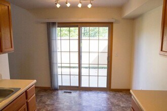 2235 Morning Glory Dr in Troy, OH - Building Photo - Building Photo