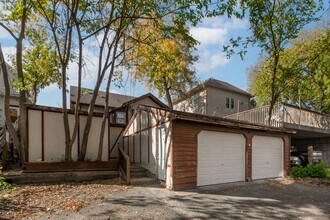 3233 Hennepin Ave, Unit 2 in Minneapolis, MN - Building Photo - Building Photo
