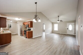 334 Barr Cir in Rex, GA - Building Photo - Building Photo