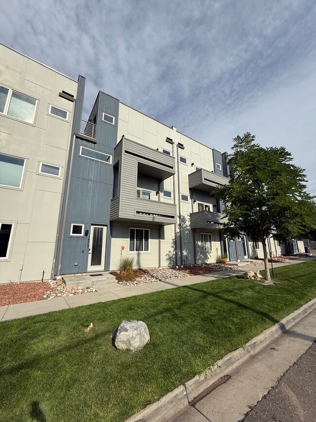 property at 2505 Decatur St