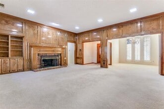 2122 Rolling Oak Ln in Garland, TX - Building Photo - Building Photo