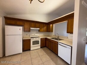 1222 Shady Pines Ln in Titusville, FL - Building Photo - Building Photo