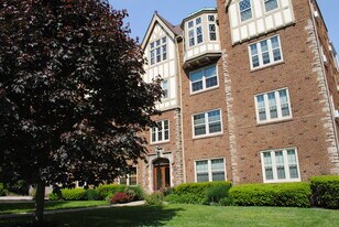 2558 Madison Rd in Cincinnati, OH - Building Photo