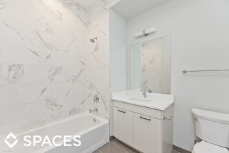 2247 W Lawrence Ave-Unit -# 206 in Chicago, IL - Building Photo - Building Photo