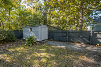 104 Collingwood Ave in Charleston, SC - Foto de edificio - Building Photo