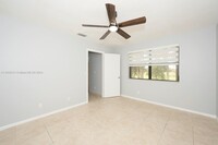 10537 NW 11th St, Unit 202 in Pembroke Pines, FL - Foto de edificio - Building Photo