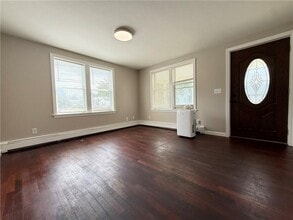 313 State St in Bristol, RI - Building Photo - Building Photo