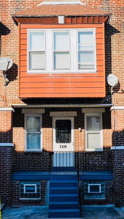 2129 Carver St in Philadelphia, PA - Building Photo