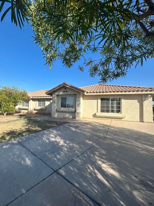 1100 Dalila Ct in Calexico, CA - Building Photo