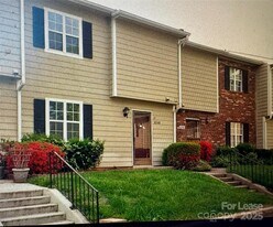 6048 Heath Valley Rd in Charlotte, NC - Building Photo