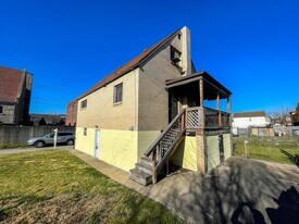 528 Cypress Alley in Glassport, PA - Building Photo