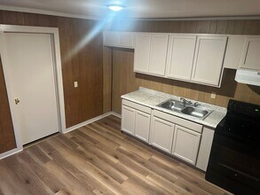 1320 Crutcher St in Springdale, AR - Building Photo - Building Photo