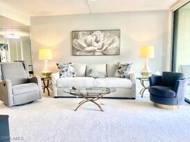 4240 Steamboat Bend in Ft. Myers, FL - Building Photo
