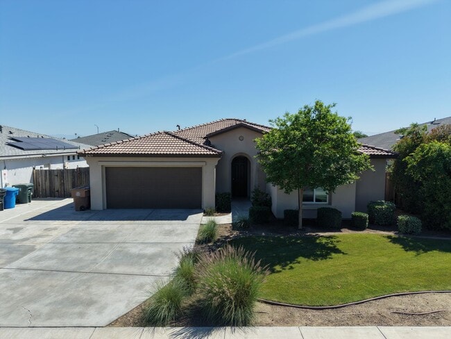 Welcome Home to Mercedes Drive — Where Comfort Meets Convenience in Bakersfield, CA - Building Photo - Building Photo