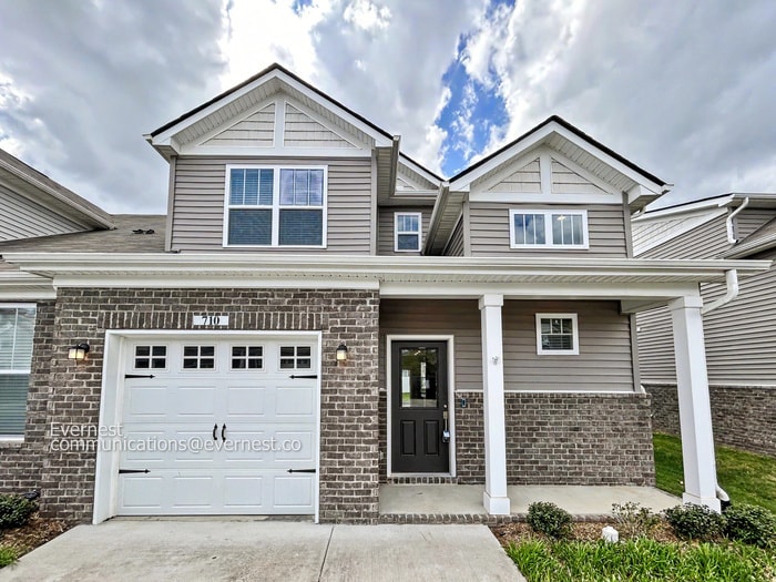 710 Mickelson Way in Lebanon, TN - Foto de edificio