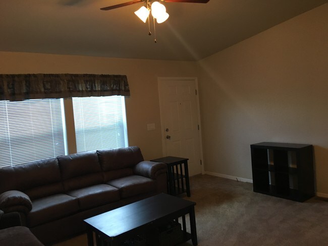 1210 W Mermod St-Unit -C in Carlsbad, NM - Building Photo - Building Photo
