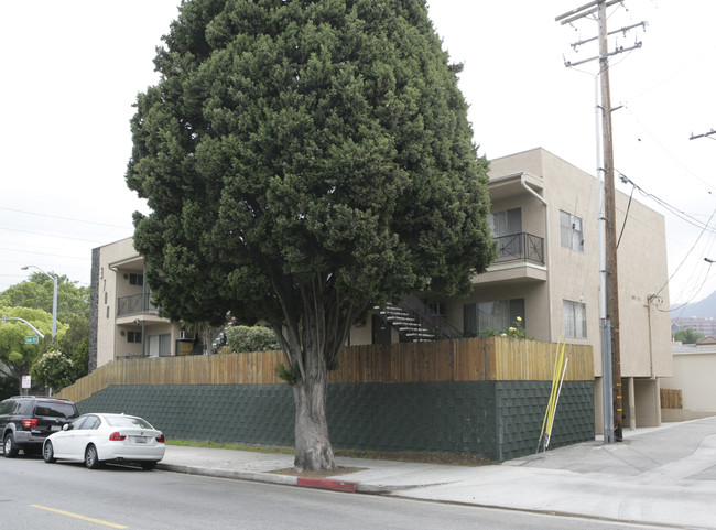 3700 Oak St in Burbank, CA - Foto de edificio - Building Photo